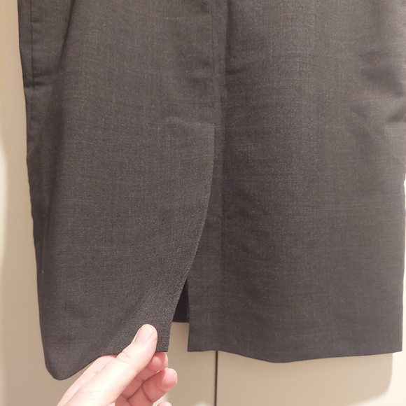 Daniel Lightfoot, size 12, formal business pencil skirt with 44% wool - Picture 3 of 5